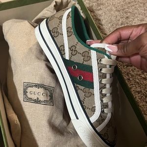 Gucci Shoes Size 34